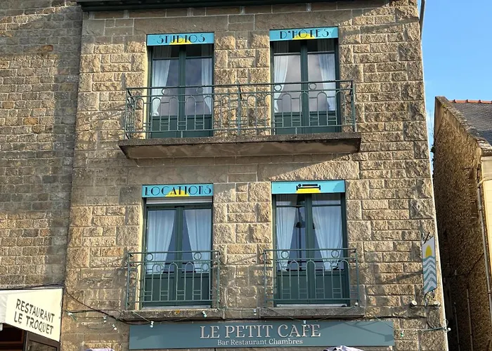 Le Petit Cafe L'Arriere Cour