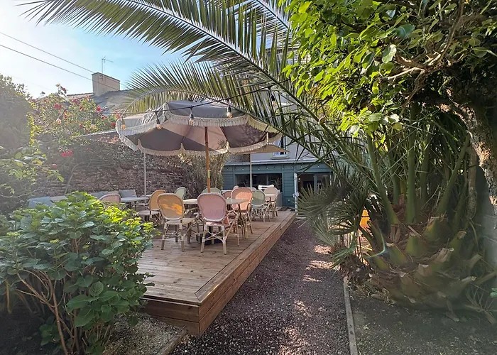 Le Petit Cafe L'Arriere Cour